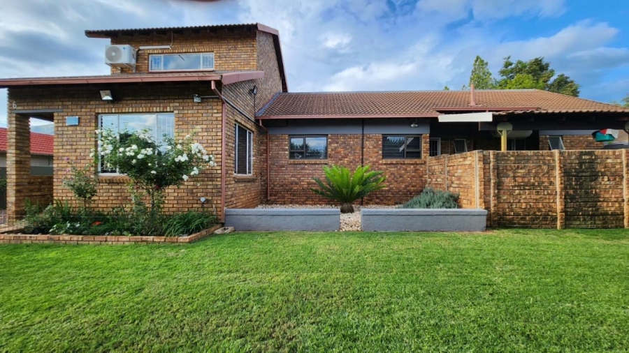 4 Bedroom Property for Sale in Melodie North West